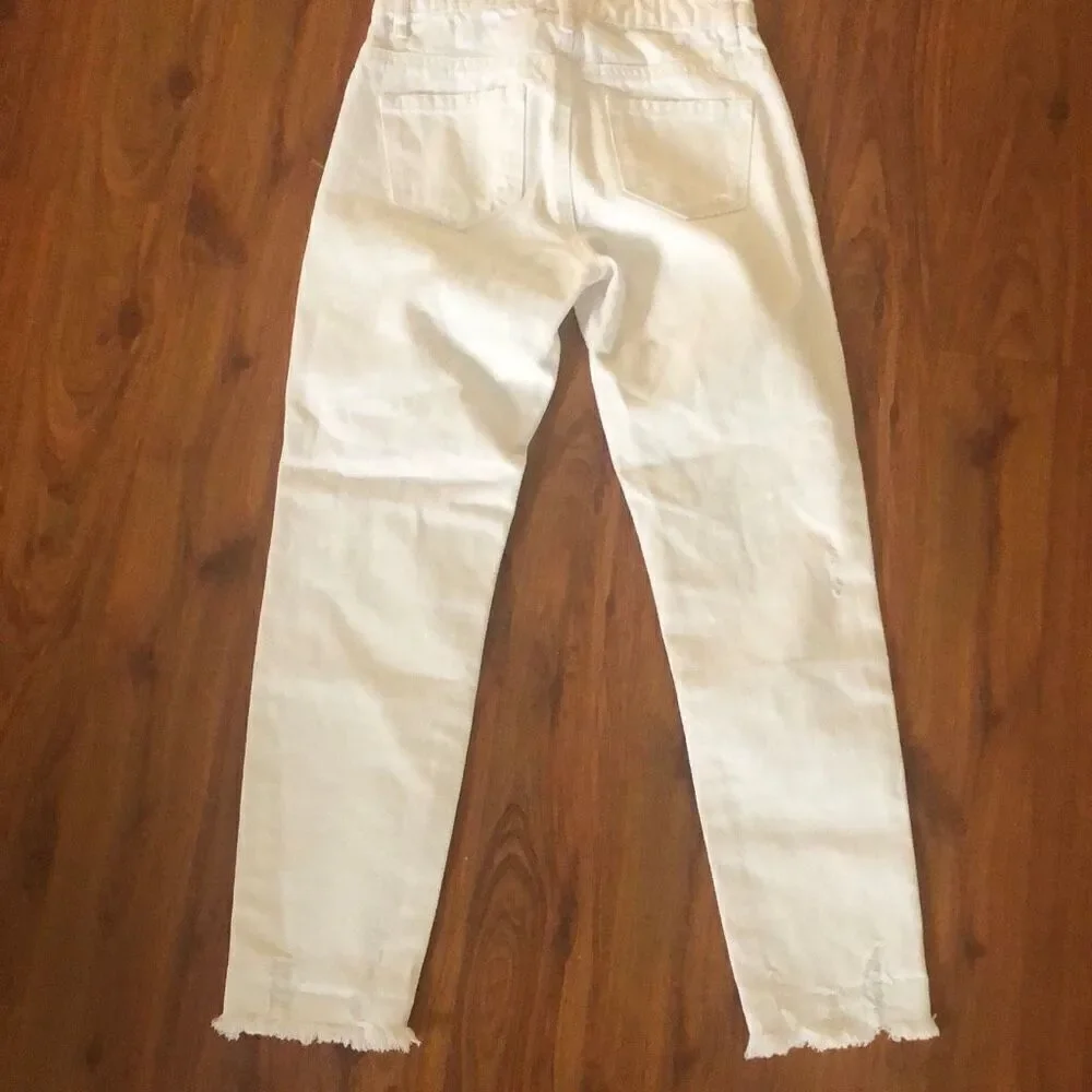 NWT Tractr White distressed girls, jeans size 8